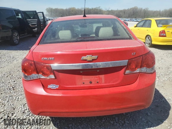 2014 Chevrolet Cruze 2LT z VIN 1G1PE5SB5E7296006, wystawiony jako Copart lot #49994605 z przebiegiem 83 265 mil mil oraz Szkoda całkowita • Salvage title. Historia ofert i sprzedaży dostępna na DreamBid. Obrazek 6.