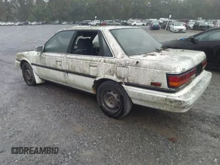 1991 Toyota Camry z VIN 4T1SV22E1MU450491, wystawiony jako IAAI lot #40356634 z przebiegiem 285 677 mil mil oraz . Historia ofert i sprzedaży dostępna na DreamBid. Obrazek 3.