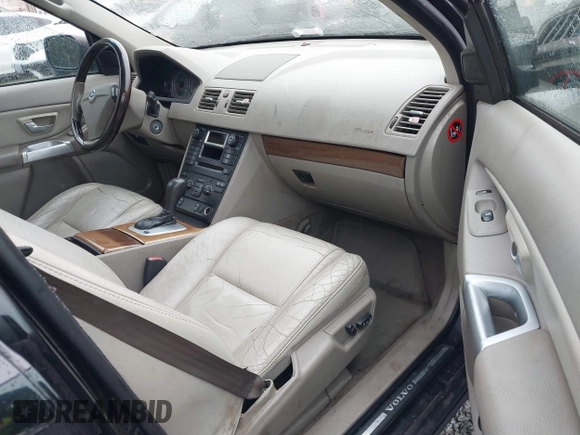 2006 Volvo XC90 4.4L V8 with VIN YV4CZ852661294452, listed as a IAAI auction lot 41720039 with 182,645 mi miles. Bid and sale history available at carsss.com. Image 5.