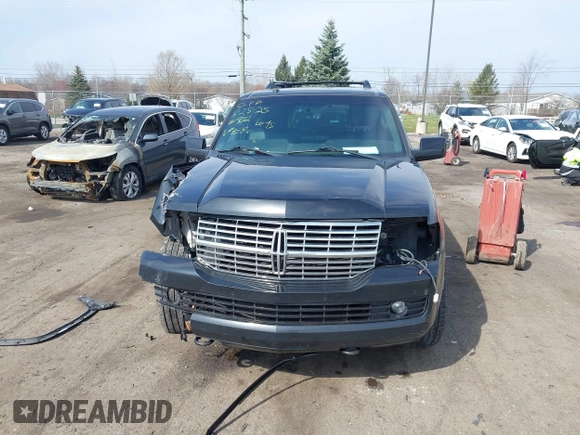 2014 Lincoln Navigator z VIN 5LMJJ2J53EEL08886, wystawiony jako IAAI lot #41971904 z przebiegiem 140 190 mil mil oraz . Historia ofert i sprzedaży dostępna na DreamBid. Obrazek 12.