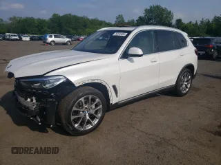2022 BMW X5 xDrive40i z VIN 5UXCR6C02N9M50266, wystawiony jako Copart lot #56545385 z przebiegiem 13 697 mil mil oraz Szkoda całkowita • Salvage title. Historia ofert i sprzedaży dostępna na DreamBid. Obrazek 1.