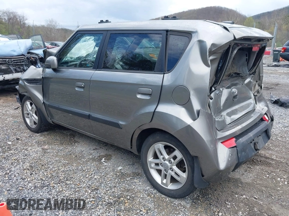 2010 Kia Soul + with VIN KNDJT2A29A7147675, listed as a IAAI auction lot 41962102 with 173,862 mi miles. Bid and sale history available at carsss.com. Image 3.