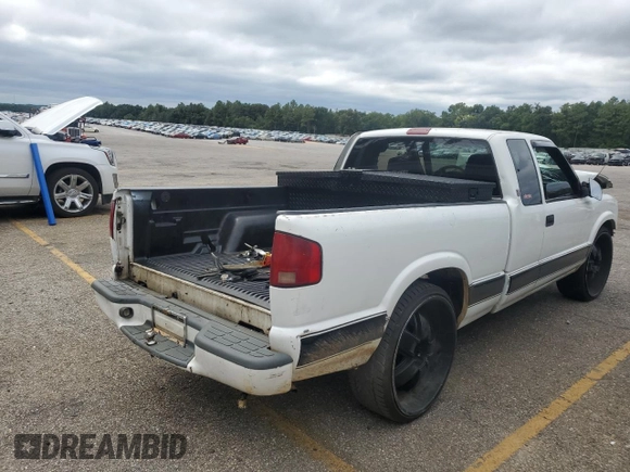1999 GMC Sonoma SLS with VIN 1GTCS19X3X8530486, listed as a Copart auction lot 70594194 with 0 mi miles and Salvage Title. Bid and sale history available at carsss.com. Image 3.