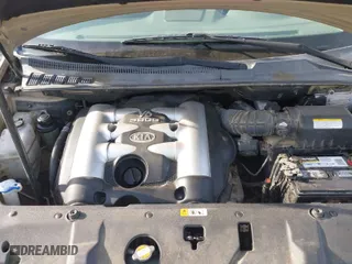 2006 Kia Sedona LX with VIN KNDMB233666040795, listed as a IAAI auction lot 41921051 with 200,410 mi miles. Bid and sale history available at carsss.com. Image 10.