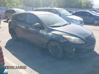 2012 Mazda 3 i Touring z VIN JM1BL1L78C1675611, wystawiony jako IAAI lot #42398294 z przebiegiem 164 809 mil mil oraz . Historia ofert i sprzedaży dostępna na DreamBid. Obrazek 1.