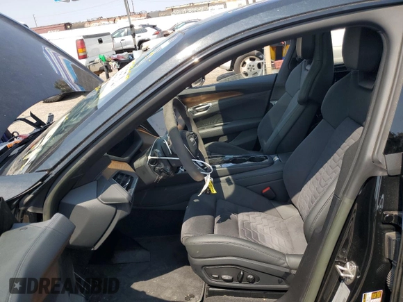 2023 Audi e-tron GT Prestige z VIN WAUDJBFWXP7003055, wystawiony jako Copart lot #71028874 z przebiegiem 7107 mil mil oraz Szkody całkowita. Historia ofert i sprzedaży dostępna na DreamBid. Obrazek 7.