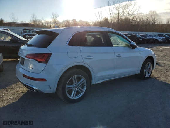 2024 Audi Q5 S line Premium Plus with VIN WA1E2AFY9R2050393, listed as a Copart auction lot 42951605 with 0 mi miles and Salvage Title. Bid and sale history available at carsss.com. Image 3.