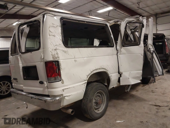 2008 Ford Econoline Passenger XL with VIN 1FBNE31L48DB24380, listed as a IAAI auction lot 40357133 with 241,539 mi miles. Bid and sale history available at carsss.com. Image 4.