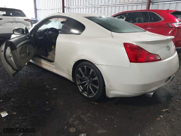 2008 Infiniti G37 Coupe Journey with VIN JNKCV64E08M107303, listed as a IAAI auction lot 41872604 with 187,279 mi miles. Bid and sale history available at carsss.com. Image 3.