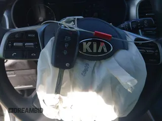 2019 Kia Sorento LX with VIN 5XYPG4A36KG579616, listed as a IAAI auction lot 41472626 with 110,078 mi miles. Bid and sale history available at carsss.com. Image 11.