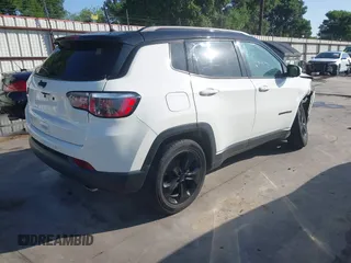 2018 Jeep Compass Latitude with VIN 3C4NJCBB3JT407981, listed as a IAAI auction lot 41998122 with 82,220 mi miles and . Bid and sale history available at DreamBid. Image 4.