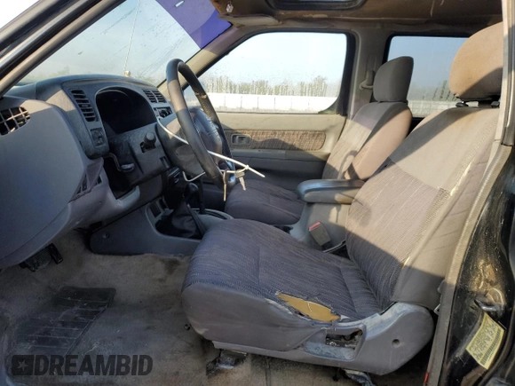 2000 Nissan Frontier XE z VIN 1N6ED27Y2YC369211, wystawiony jako Copart lot #80594884 z przebiegiem 225 194 mil mil oraz Czysty tytuł • Clean title. Historia ofert i sprzedaży dostępna na DreamBid. Obrazek 7.