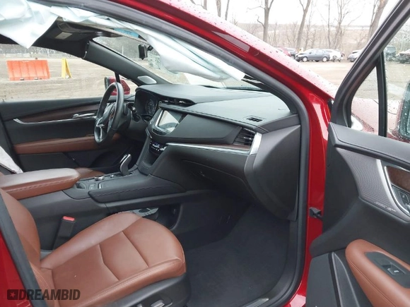 2021 Cadillac XT5 AWD Premium Luxury with VIN 1GYKNDRS5MZ173756, listed as a IAAI auction lot 41503564 with 34,649 mi miles. Bid and sale history available at carsss.com. Image 5.