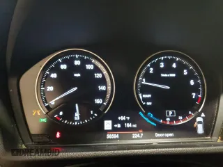 2020 BMW X1 xDrive28i z VIN WBXJG9C09L5P27471, wystawiony jako Copart lot #56573215 z przebiegiem 56 594 mil mil oraz Szkody całkowita. Historia ofert i sprzedaży dostępna na DreamBid. Obrazek 9.
