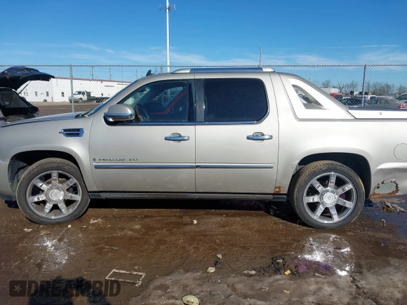 2008 Cadillac Escalade EXT z VIN 3GYFK62828G128252, wystawiony jako IAAI lot #41409193 z przebiegiem 151 328 mil mil oraz . Historia ofert i sprzedaży dostępna na DreamBid. Obrazek 14.