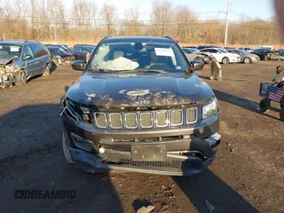 2019 Jeep Compass Latitude with VIN 3C4NJDBB8KT768355, listed as a IAAI auction lot 41480885 with 30,823 mi miles and . Bid and sale history available at carsss.com. Image 12.