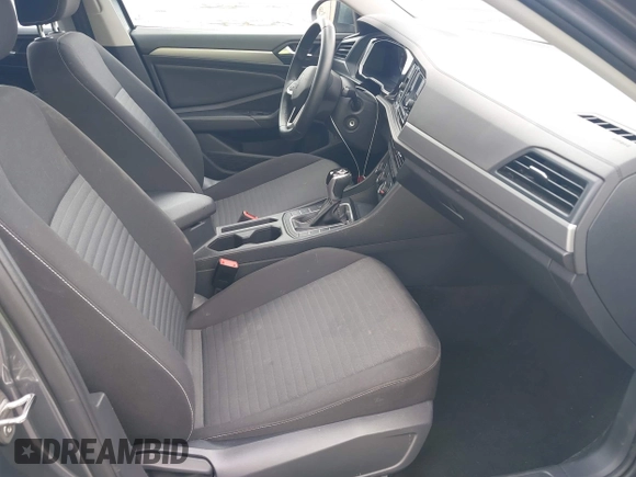 2024 Volkswagen Jetta S z VIN 3VW5M7BUXRM043609, wystawiony jako IAAI lot #42801058 z przebiegiem 26 943 mil mil oraz . Historia ofert i sprzedaży dostępna na DreamBid. Obrazek 5.