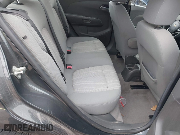 2012 Chevrolet Sonic LT z VIN 1G1JC5SH0C4173373, wystawiony jako IAAI lot #41628285 z przebiegiem 113 561 mil mil oraz . Historia ofert i sprzedaży dostępna na DreamBid. Obrazek 8.