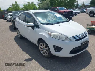 2013 Ford Fiesta SE z VIN 3FADP4BJ2DM187146, wystawiony jako IAAI lot #42374581 z przebiegiem 115 254 mil mil oraz . Historia ofert i sprzedaży dostępna na DreamBid. Obrazek 1.