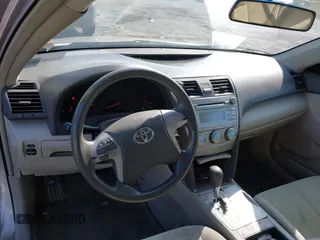 2008 Toyota Camry LE z VIN 4T1BK46K58U565640, wystawiony jako IAAI lot #42402223 z przebiegiem 147 181 mil mil oraz . Historia ofert i sprzedaży dostępna na DreamBid. Obrazek 14.
