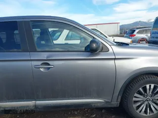 2019 Mitsubishi Outlander ES with VIN JA4AZ3A33KZ003536, listed as a IAAI auction lot 41708140 with 98,552 mi miles. Bid and sale history available at carsss.com. Image 13.
