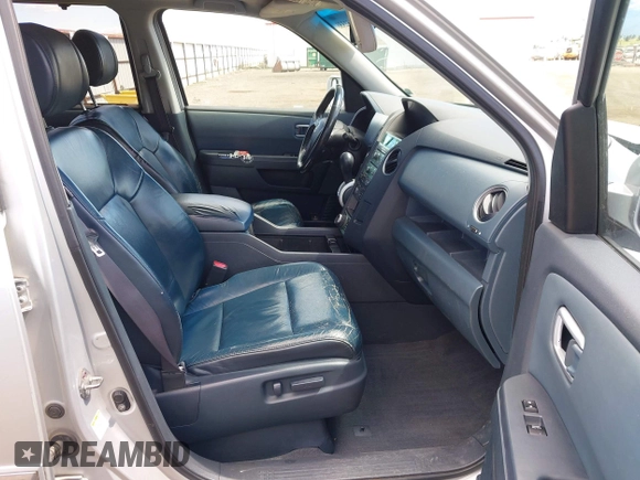 2009 Honda Pilot Touring with VIN 5FNYF48969B018075, listed as a IAAI auction lot 42052333 with 206,700 mi miles and . Bid and sale history available at carsss.com. Image 5.
