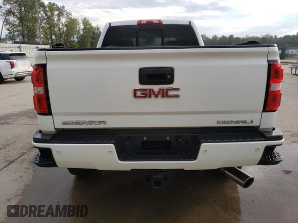 2015 GMC Sierra 2500HD Denali z VIN 1GT120EGXFF591111, wystawiony jako Copart lot #74296454 z przebiegiem 92 693 mil mil oraz Szkoda całkowita • Salvage title. Historia ofert i sprzedaży dostępna na DreamBid. Obrazek 6.