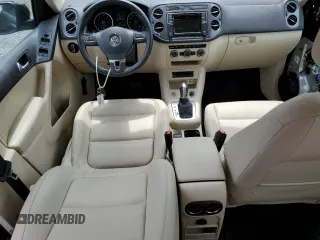 2017 Volkswagen Tiguan S z VIN WVGAV7AX4HK014019, wystawiony jako Copart lot #59749005 z przebiegiem 49 100 mil mil oraz Szkoda całkowita • Salvage title. Historia ofert i sprzedaży dostępna na DreamBid. Obrazek 8.