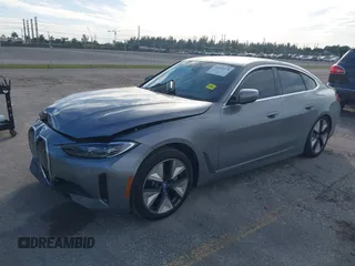 2024 BMW i4 eDrive35 z VIN WBY43AW00RFT13208, wystawiony jako IAAI lot #41191478 z przebiegiem 9 638 mil mil oraz . Historia ofert i sprzedaży dostępna na DreamBid. Obrazek 17.