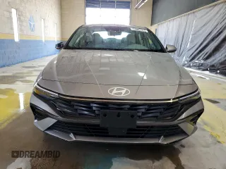 2025 Hyundai Elantra SEL Convenience z VIN KMHLS4DG4SU893058, wystawiony jako Copart lot #60174935 z przebiegiem 16 187 mil mil oraz Czysty tytuł • Clean title. Historia ofert i sprzedaży dostępna na DreamBid. Obrazek 5.