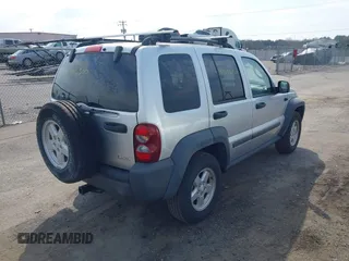 2006 Jeep Liberty Sport with VIN 1J4GL48K46W230661, listed as a IAAI auction lot 41786555 with 134,405 mi miles and . Bid and sale history available at carsss.com. Image 4.