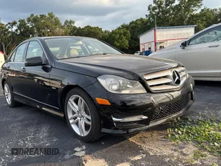 2012 Mercedes-Benz C 250 Sport z VIN WDDGF4HB7CR231400, wystawiony jako Copart lot #58000085 z przebiegiem 59 800 mil mil oraz Szkoda całkowita • Salvage title. Historia ofert i sprzedaży dostępna na DreamBid. Obrazek 1.