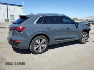 2024 Audi Q8 e-tron Premium Plus z VIN WA15AAGE0RB057434, wystawiony jako Copart lot #68937884 z przebiegiem 1487 mil mil oraz Szkody całkowita. Historia ofert i sprzedaży dostępna na DreamBid. Obrazek 3.