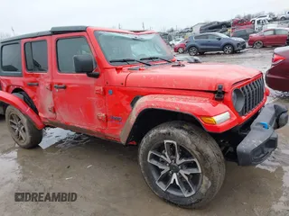 2024 Jeep Wrangler Willys z VIN 1C4RJXN67RW227593, wystawiony jako IAAI lot #41519596 z przebiegiem 7 851 mil mil oraz . Historia ofert i sprzedaży dostępna na DreamBid. Obrazek 13.