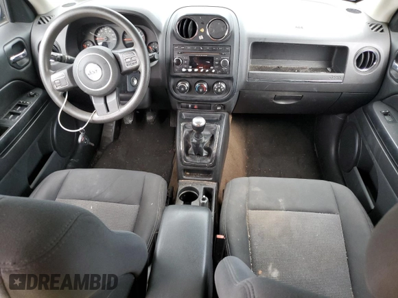 2013 Jeep Patriot Sport z VIN 1C4NJRBB7DD218182, wystawiony jako Copart lot #61376575 z przebiegiem 157 754 mil mil oraz Czysty tytuł • Clean title. Historia ofert i sprzedaży dostępna na DreamBid. Obrazek 8.