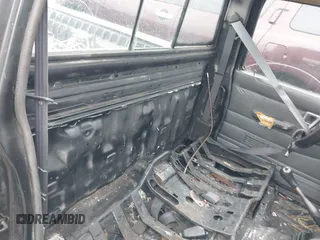 1996 Nissan Frontier XE z VIN 1N6SD11SXTC351243, wystawiony jako IAAI lot #42422568 z przebiegiem 265 304 mil mil oraz . Historia ofert i sprzedaży dostępna na DreamBid. Obrazek 8.