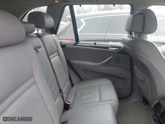 2009 BMW X5 30i with VIN 5UXFE43599L268484, listed as a IAAI auction lot 41656318 with 140,025 mi miles. Bid and sale history available at carsss.com. Image 8.