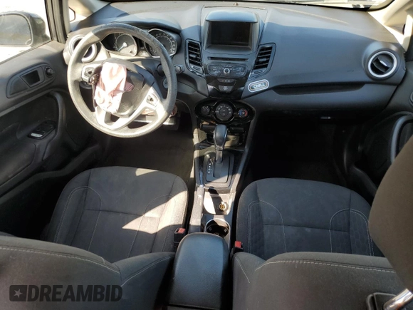 2019 Ford Fiesta SE z VIN 3FADP4BJ4KM106189, wystawiony jako Copart lot #57913315 z przebiegiem Nie podano mil oraz Szkoda całkowita • Salvage title. Historia ofert i sprzedaży dostępna na DreamBid. Obrazek 8.