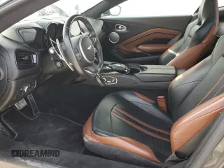 2020 Aston Martin Vantage z VIN SCFSMGAW6LGN03442, wystawiony jako Copart lot #83372524 z przebiegiem 10 819 mil mil oraz Szkoda całkowita • Salvage title. Historia ofert i sprzedaży dostępna na DreamBid. Obrazek 7.