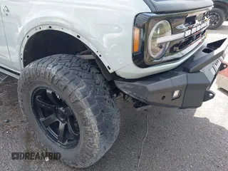 2022 Ford Bronco с VIN 1FMEE5BP9NLB05314, выставлен на аукционе IAAI как лот 41910228 с пробегом Не указан миль и . История ставок и продаж доступна на DreamBid. Изображение 6.