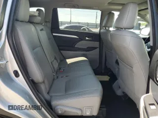 2017 Toyota Highlander XLE with VIN 5TDJZRFH2HS521211, listed as a Copart auction lot 62717825 with 62,380 mi miles and Clean title. Bid and sale history available at DreamBid. Image 11.