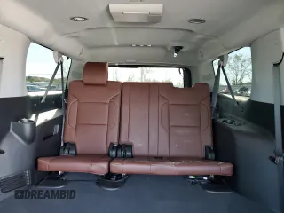 2020 Chevrolet Suburban Premier z VIN 1GNSKJKJ5LR264353, wystawiony jako Copart lot #84262724 z przebiegiem 88 085 mil mil oraz Szkoda całkowita • Salvage title. Historia ofert i sprzedaży dostępna na DreamBid. Obrazek 10.