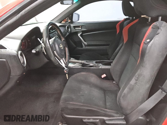 2013 Scion FR-S z VIN JF1ZNAA10D2724180, wystawiony jako Copart lot #55578025 z przebiegiem 124 119 mil mil oraz Czysty tytuł • Clean title. Historia ofert i sprzedaży dostępna na DreamBid. Obrazek 7.