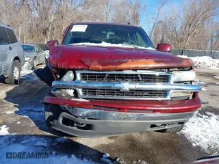 2002 Chevrolet Tahoe LT with VIN 1GNEK13Z82J299497, listed as a IAAI auction lot 41304388 with 146,007 mi miles. Bid and sale history available at carsss.com. Image 13.