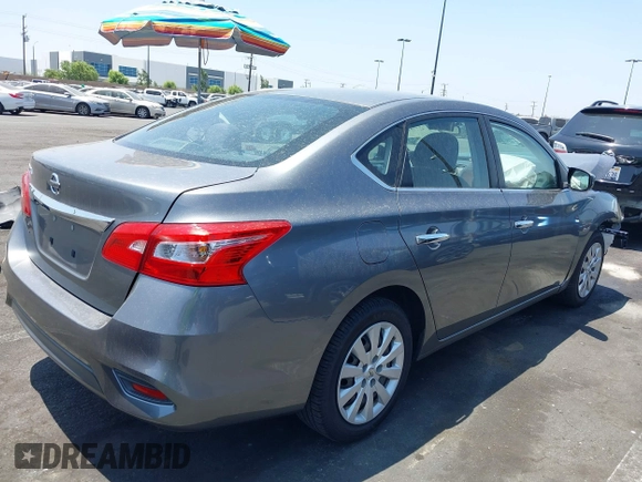 2017 Nissan Sentra SV z VIN 3N1AB7AP5HY284846, wystawiony jako IAAI lot #42779382 z przebiegiem 160 137 mil mil oraz . Historia ofert i sprzedaży dostępna na DreamBid. Obrazek 4.