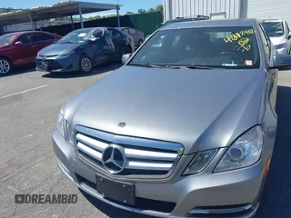 2012 Mercedes-Benz E 350 Luxury z VIN WDDHF8JB6CA537413, wystawiony jako IAAI lot #42312462 z przebiegiem 58 362 mil mil oraz . Historia ofert i sprzedaży dostępna na DreamBid. Obrazek 6.