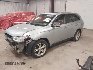 2014 Mitsubishi Outlander GT z VIN JA4JZ4AX6EZ015919, wystawiony jako IAAI lot #41811803 z przebiegiem 182 458 mil mil oraz . Historia ofert i sprzedaży dostępna na DreamBid. Obrazek 17.