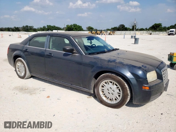 2007 Chrysler 300 z VIN 2C3KA43R37H849119, wystawiony jako Copart lot #57947435 z przebiegiem 164 045 mil mil oraz Czysty tytuł • Clean title. Historia ofert i sprzedaży dostępna na DreamBid. Obrazek 4.