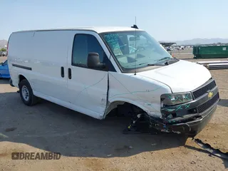 2024 Chevrolet Express Cargo z VIN 1GCWGAFP5R1282188, wystawiony jako IAAI lot #42706483 z przebiegiem 10 116 mil mil oraz . Historia ofert i sprzedaży dostępna na DreamBid. Obrazek 1.