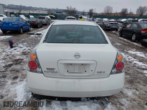 2004 Nissan Altima S with VIN 1N4AL11D64C137926, listed as a IAAI auction lot 41571445 with 124,147 mi miles. Bid and sale history available at carsss.com. Image 17.